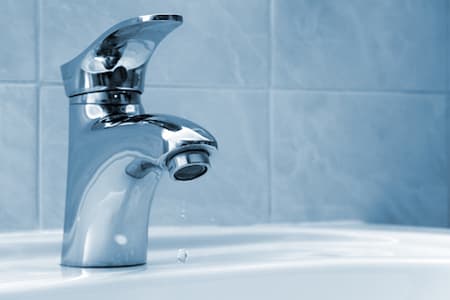 3 Reasons To Hire A Plumber For Sink Repairs